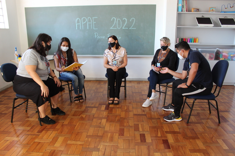 Profissionais da educa%c3%a7%c3%a3o da apae se preparam para curso de especializa%c3%a7%c3%a3o