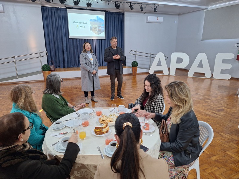 Caf%c3%a9 da manh%c3%a3 na apae1